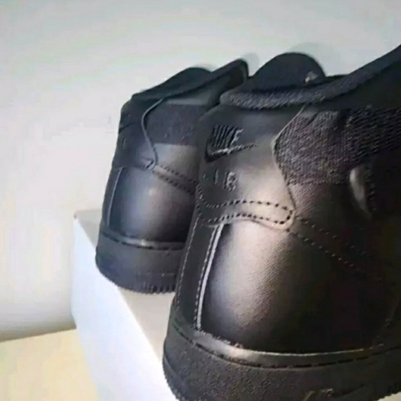 Nike Air Force 1 '07 Mid Triple Black Size 7.5 Brand New In Box Women's... - Picture 9 of 13